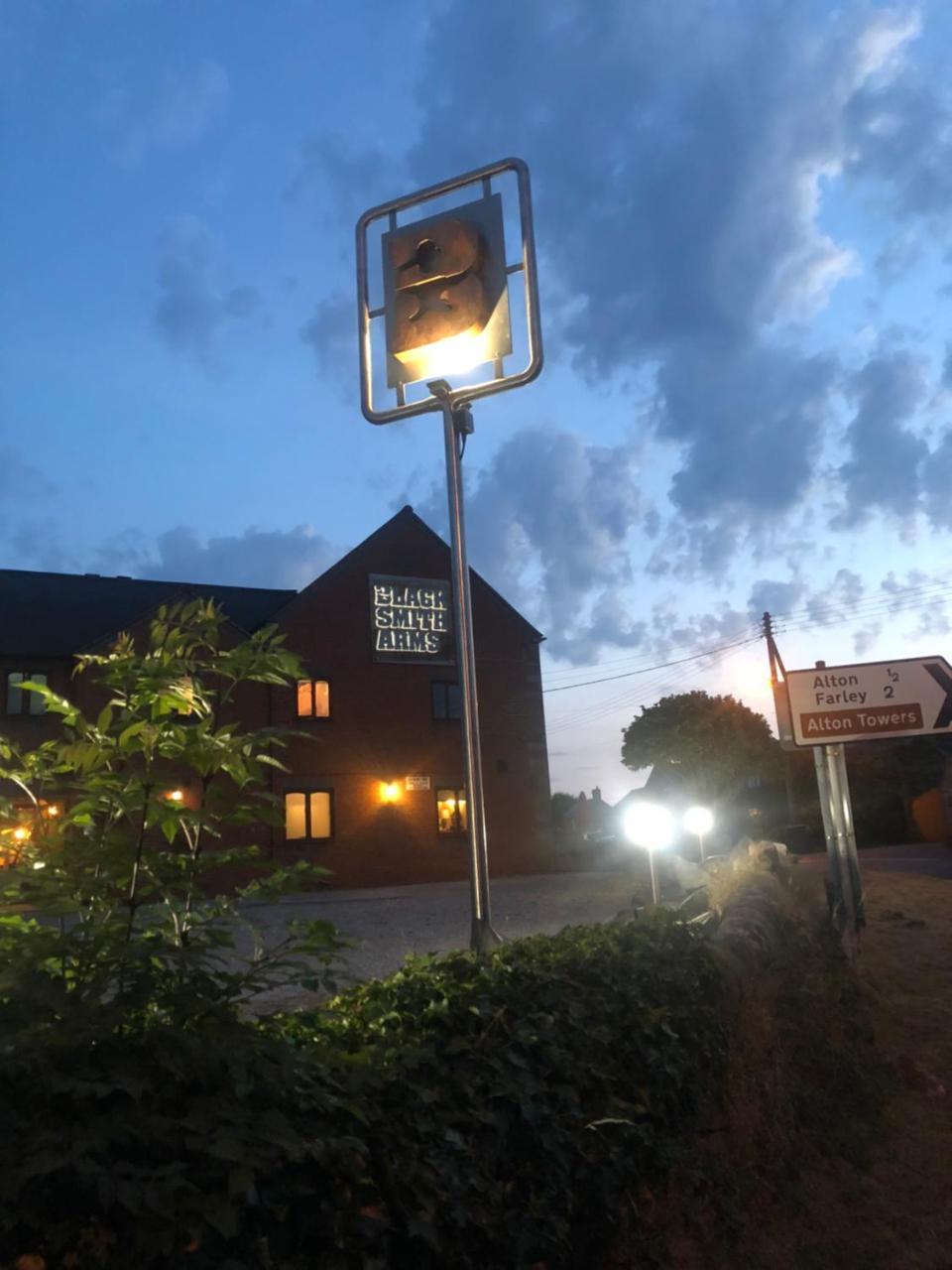 The Blacksmith Arms Bed and Breakfast Alton  Exteriör bild