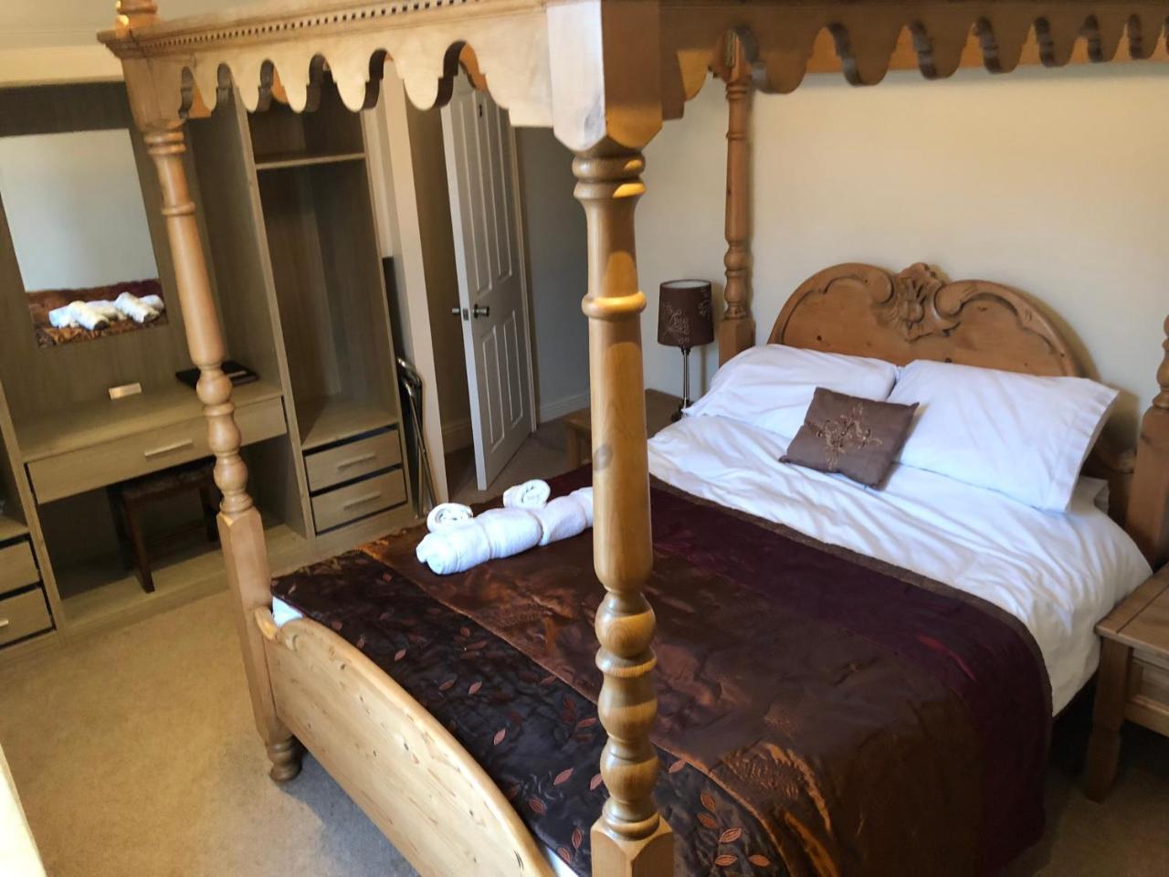 The Blacksmith Arms Bed and Breakfast Alton  Exteriör bild